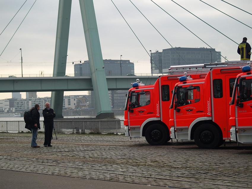Neue LF`s fuer Koeln Uebergabe in Koeln Deutz an den Wachen  P092.JPG